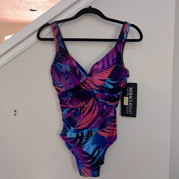 Miraclesuit
Caliente Tropica Revele One Piece Swimsuit - Picture 6 of 13